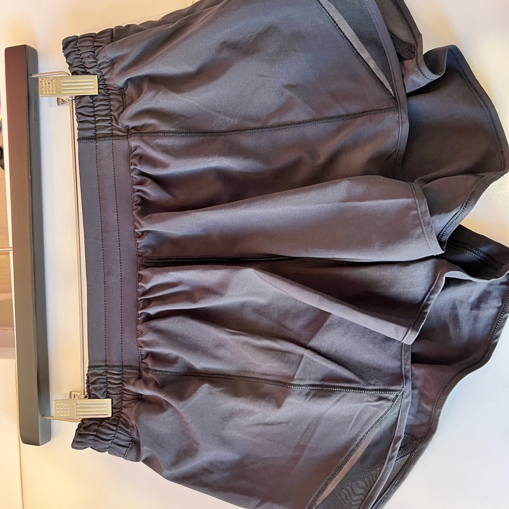 Lululemon Hotty Hot LR shorts 4"